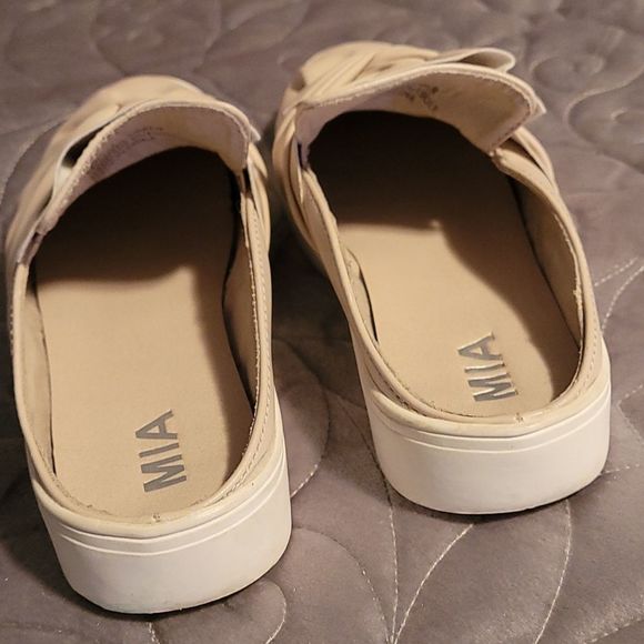 MIA SHOES - Picture 3 of 6